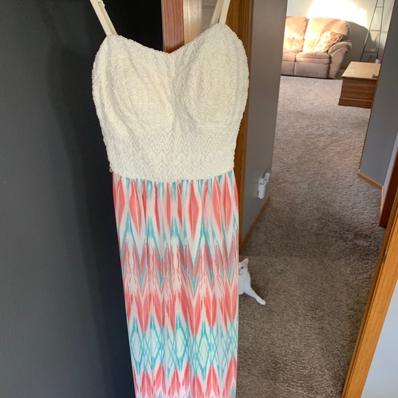 Dress - Picture 1 of 3